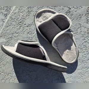 isotoner Sport Sz 8.5-9 Adjustable Slide Slippers Black Grey Soft Interior Women
